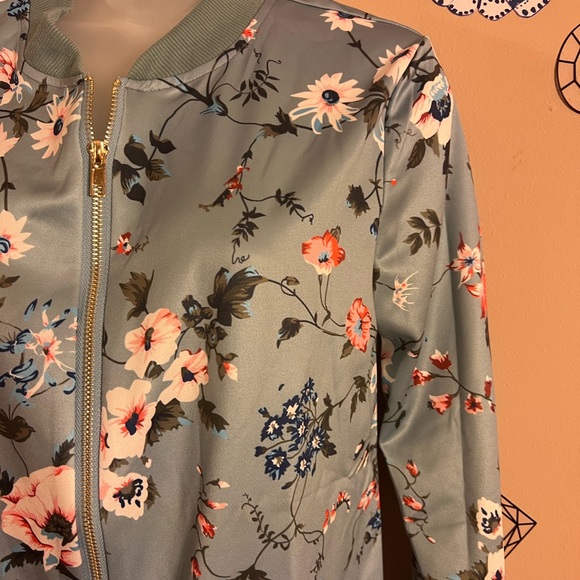 Light Jacket - Picture 2 of 2